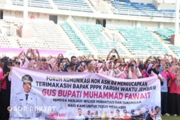 Jember, Obor Rakyat – Pemerintah Kabupaten (Pemkab) Jember menyerahkan Surat Keputusan (SK) kepada sebanyak 8.334 Pegawai Pemerintah dengan Perjanjian Kerja (PPPK) Paruh Waktu atau tenaga non-ASN.