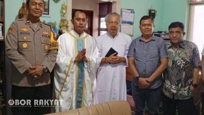 Tebar Damai Natal 2025, Wakapolres Bondowoso Kompol I Gede Suartika Sapa Umat Katolik