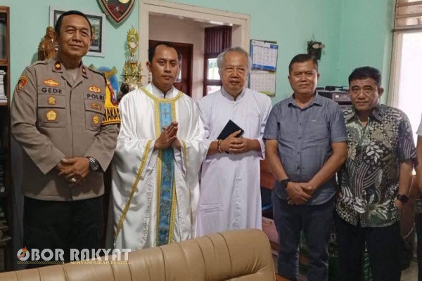 Bondowoso, Obor Rakyat – Semangat toleransi dan persaudaraan lintas iman kembali tercermin dalam perayaan Natal 2025 di Kabupaten Bondowoso.