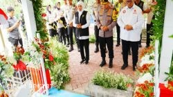 Kapolri Bersama Gubernur Jatim Ziarah ke Makam Marsinah di Nganjuk, Resmikan Groundbreaking Museum Pahlawan Nasional Buruh