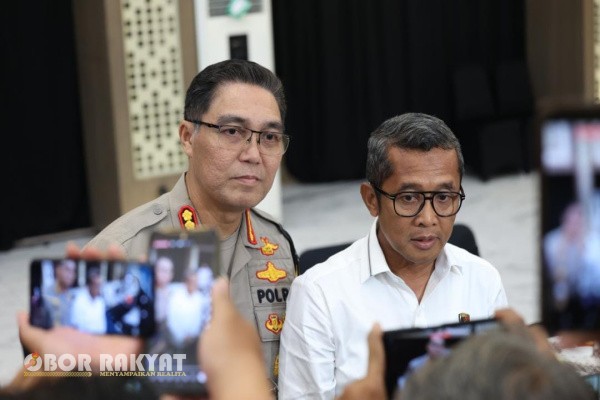 Surabaya, Obor Rakyat — Direktorat Reserse Kriminal Umum (Ditreskrimum) Polda Jawa Timur resmi menetapkan dua orang sebagai tersangka dalam kasus kekerasan dan pengusiran paksa terhadap seorang nenek berusia 80 tahun bernama Elina Widjajanti di Dukuh Kuwukan, Kecamatan Sambikerep, Surabaya.