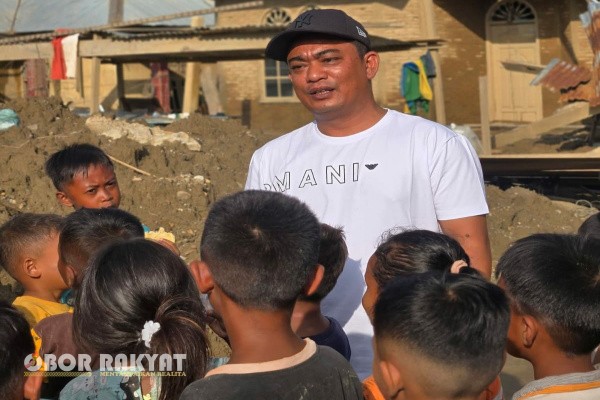 Aceh Utara, Obor Rakyat – Tokoh masyarakat Aceh Utara, Zubir H.T, menegaskan pentingnya edukasi kebencanaan sejak usia dini bagi anak-anak, khususnya yang tinggal di wilayah rawan bencana seperti Tanah Merah dan Leubok Pusaka, Kecamatan Langkahan.