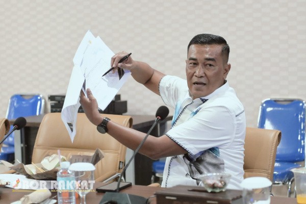 Banda Aceh, Obor Rakyat — Program bantuan modal usaha yang digagas Anggota Dewan Perwakilan Rakyat Kota (DPRK) Banda Aceh, Ismawardi, memberikan dampak nyata bagi peningkatan ekonomi masyarakat.