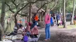 Lonjakan Wisatawan Warnai Libur Tahun Baru 2026, Pantai Cacalan Banyuwangi Dipadati Pengunjung