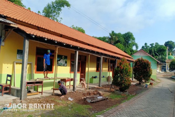 Jember, Obor Rakyat – Yayasan Lembaga Nurul Makrifah, Kecamatan Kalisat, Kabupaten Jember, Jawa Timur, memberikan klarifikasi resmi terkait pemberitaan sebelumnya mengenai pelaksanaan program rehabilitasi ruang kelas Madrasah Tsanawiyah Swasta (MTsS) Nurul Makrifah yang bersumber dari Anggaran Kementerian Agama Republik Indonesia (Kemenag RI) Tahun Anggaran 2025.