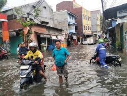 Banjir Jakarta Utara: Ratusan Warga Pademangan Timur Mengungsi Akibat Luapan Kali Item
