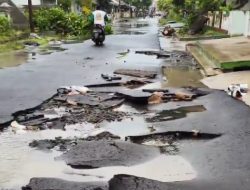 Banjir Cermee Bondowoso Kupas Aspal Jalan, Kontraktor Diminta Bertanggung Jawab