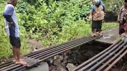 Jembatan Penghubung Wonoboyo–Leprak Bondowoso Amblas Akibat Hujan Deras, Akses Warga Terputus