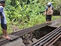 Jembatan Penghubung Wonoboyo–Leprak Bondowoso Amblas Akibat Hujan Deras, Akses Warga Terputus