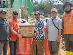 Nasir Djamil Salurkan Bantuan Air Bersih dan Genset untuk Dayah dan Masjid di Aceh Tamiang