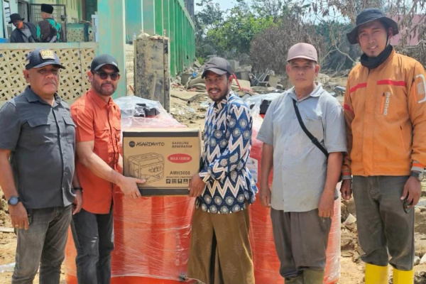 Aceh, Obor Rakyat - Anggota DPR RI Fraksi PKS, Nasir Djamil menyalurkan bantuan sarana air bersih dan kelistrikan kepada Dayah Misra dan Masjid Asy Syuhada di Desa Benua Raja, Kecamatan Rantau, Kabupaten Aceh Tamiang.