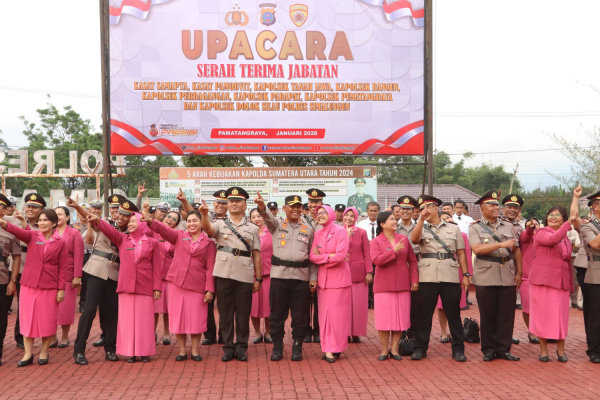 Simalungun, Obor Rakyat – Lapangan upacara Markas Komando Polres Simalungun di Jalan Jhon Horailam Saragih, Pamatang Raya, menjadi saksi momen penting dalam perjalanan organisasi Polri, Senin sore (19/1/2026).