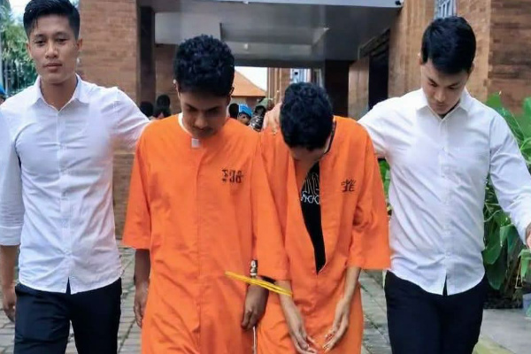 Denpasar, Obor Rakyat – Liburan yang seharusnya menjadi momen menyenangkan justru berakhir tragis bagi dua pemuda asal Sumba Tengah, Nusa Tenggara Timur (NTT). Tim Resmob Polresta Denpasar berhasil meringkus Alberto Jestin Kasmuni dan Oskar U. S. Panyongang, pelaku pencurian dengan pemberatan yang membobol sebuah toko handphone di kawasan Denpasar Barat.