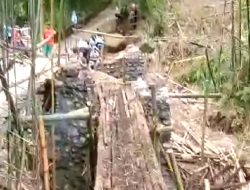 Jembatan Dibangun Swadaya, Warga Dusun Sempolan Pertanyakan Peran Pemerintah Desa hingga DPRD Bondowoso