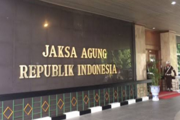 Jakarta, Obor Rakyat – Kejaksaan Agung (Kejagung) menjemput dan memeriksa Kepala Kejaksaan Negeri (Kajari) Sampang, Fadhilah Helmi, di Jakarta. Pemeriksaan dilakukan terkait dugaan penyalahgunaan wewenang.