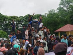 Warga Tonggurambang Kepung Kantor Bupati Nagekeo, Tolak Markas Brigif dan Gugat Sertifikat Tanah 1980