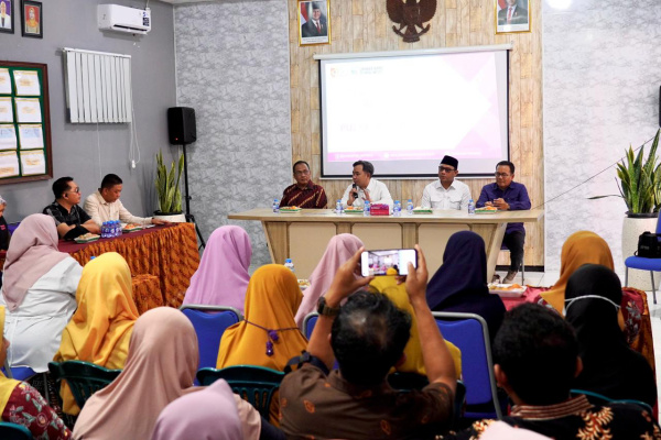 Jember, Obor Rakyat – Bupati Jember Muhammad Fawait menegaskan komitmen Pemerintah Kabupaten Jember untuk menghadirkan Universal Health Coverage (UHC) yang berkualitas, tidak sekadar menjamin kepesertaan, tetapi benar-benar dirasakan manfaatnya oleh masyarakat.