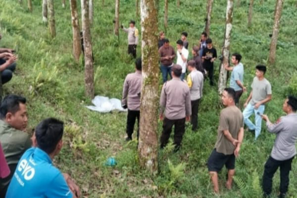 Simalungun, Obor Rakyat – Pengadilan Negeri (PN) Simalungun menggelar sidang perkara pidana pembunuhan berencana yang melibatkan terdakwa anak berinisial Alif H (15), seorang pelajar kelas III SMP, pada Selasa (20/1/2026) lalu.