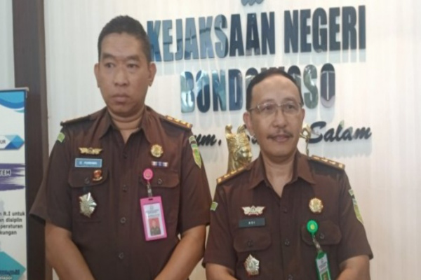 Bondowoso, Obor Rakyat – Kejaksaan Negeri (Kejari) Bondowoso resmi menetapkan Ketua GP Ansor Bondowoso, Luluk Hariadi, sebagai tersangka dalam perkara dugaan tindak pidana korupsi dana hibah Kesejahteraan Rakyat (Kesra) Provinsi Jawa Timur Tahun Anggaran 2024.