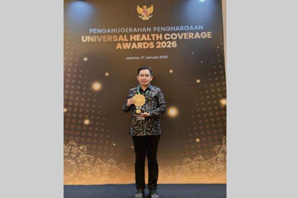 Jember, Obor Rakyat – Pemerintah Kabupaten (Pemkab) Jember kembali mencatatkan prestasi di tingkat nasional dengan meraih Universal Health Coverage (UHC) Awards 2026 Kategori Madya. Penghargaan ini menjadi bukti komitmen Pemkab Jember dalam menjamin akses layanan kesehatan yang merata dan berkelanjutan bagi seluruh masyarakat.