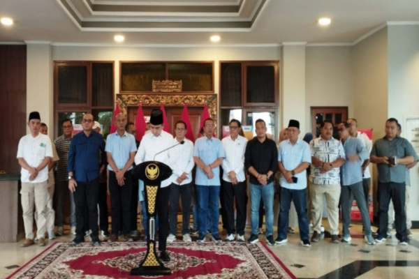Jember, Obor Rakyat – Pemerintah Kabupaten (Pemkab) Jember resmi membentuk dua satuan tugas (Satgas) terpadu sebagai langkah strategis untuk mengatasi persoalan banjir, infrastruktur, kemiskinan, stunting, serta tingginya angka kematian ibu dan bayi.