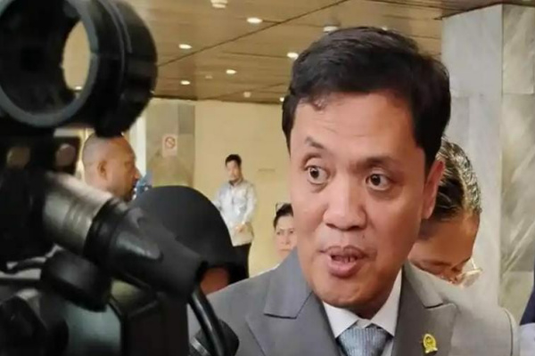 Jakarta, Obor Rakyat – Ketua Komisi III DPR RI Habiburokhman menilai wacana penempatan Polri di bawah kementerian bukan sekadar perdebatan tata kelola kelembagaan, melainkan narasi politik yang berpotensi melemahkan kekuasaan Presiden Prabowo Subianto sebagai pemegang otoritas tertinggi kepolisian nasional.