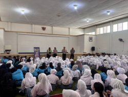 Polantas Menyapa Siswa SMKN 2 Bondowoso, Satlantas Tekankan Keselamatan Berlalu Lintas Sejak Dini