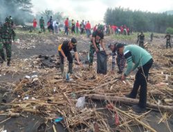 Polres Jember dan TNI Bersihkan Pantai Puger, Tindak Lanjut Arahan Presiden Prabowo