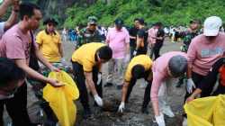 Gotong Royong Bersihkan Pantai Selatan Jember, 5.000 Warga Dukung Gerakan Indonesia ASRI