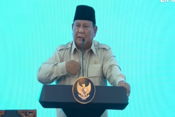 Jakarta, Obor Rakyat – Presiden Prabowo Subianto menyatakan akan menganugerahkan tanda kehormatan Bintang Mahaputera kepada Kapolri Listyo Sigit Prabowo. Pernyataan tersebut disampaikan Prabowo usai meresmikan Satuan Pelayanan Pemenuhan Gizi (SPPG) milik Polri di Palmerah, Jakarta Barat, Jumat (13/2/2026).