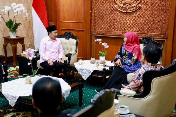 Jember, Obor Rakyat – Di tengah dampak banjir yang masih dirasakan masyarakat, Bupati Jember, Muhammad Fawait atau Gus Fawait, memilih bergerak senyap dengan fokus pada kerja lapangan dan koordinasi lintas pemerintahan guna mempercepat proses pemulihan.