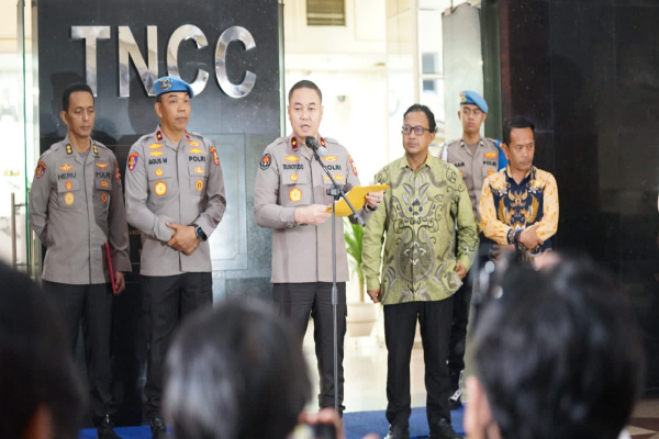 Jakarta, Obor Rakyat – Sidang Komisi Kode Etik Polri (KKEP) resmi menjatuhkan sanksi Pemberhentian Tidak Dengan Hormat (PTDH) terhadap eks Kapolres Bima Kota, AKBP DPK, dalam perkara dugaan pelanggaran berat terkait narkoba dan etik profesi. Putusan tersebut dibacakan dalam sidang yang digelar di Gedung TNCC Mabes Polri, Kamis (19/2/2026).