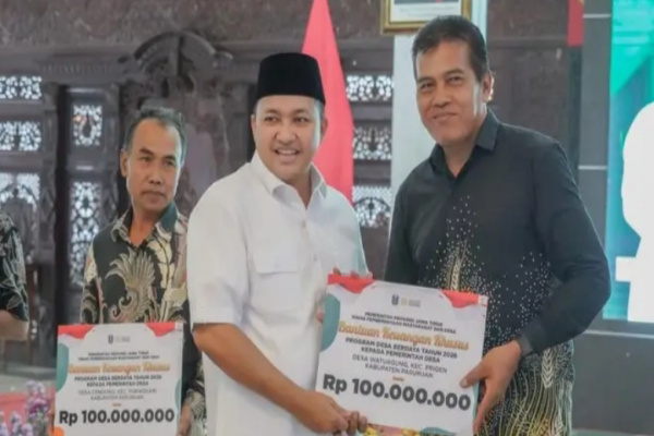 Pasuruan, Obor Rakyat – Pemerintah Kabupaten Pasuruan menerima bantuan sosial senilai Rp 6,7 miliar dari Pemerintah Provinsi Jawa Timur (Pemprov Jatim) sebagai upaya percepatan pengentasan kemiskinan, khususnya kemiskinan ekstrem.
