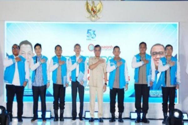 Purwakarta, Obor Rakyat – Kapolri Jenderal Listyo Sigit Prabowo yang juga menjabat sebagai Ketua Dewan Penasihat Konfederasi Serikat Pekerja Seluruh Indonesia (KSPSI) resmi melantik lima anggota Dewan Penasihat KSPSI. Salah satu yang dilantik adalah Ketua Dewan Pertimbangan KADIN Indonesia, Arsjad Rasjid..