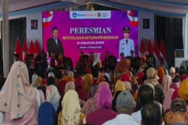 Jember, Obor Rakyat – Menteri Pendidikan Dasar dan Menengah (Mendikdasmen) RI, Abdul Mu’ti, meresmikan revitalisasi 124 sekolah di Kabupaten Jember, hasil program yang bersumber dari APBN 2025.