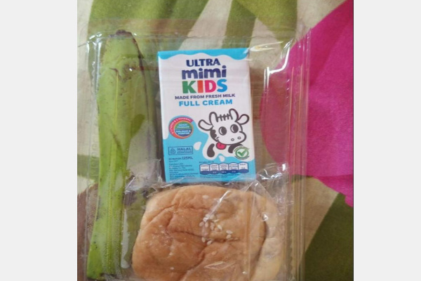 Bondowoso, Obor Rakyat – Kepala Satuan Pelaksana Program Gizi (SPPG) Sempol, Kecamatan Prajekan, Kabupaten Bondowoso, Verti Pratiwi, memberikan klarifikasi terkait unggahan menu Makan Bergizi Gratis (MBG) yang beredar di media sosial Facebook, Senin (23/2/2026).