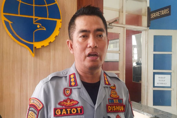 Jember, Obor Rakyat – Jember kembali menunjukkan komitmennya dalam pelayanan sosial jelang Idul Fitri melalui program tahunan bertajuk Mudik Aman Berbagi Cinta 2026. Program unggulan Bupati Jember, Muhammad Fawait, ini menghadirkan fasilitas transportasi gratis bagi masyarakat yang ingin pulang kampung tanpa terbebani biaya perjalanan.