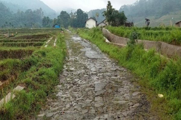 Manggarai, Obor Rakyat – Anggota DPRD Manggarai dari Fraksi PKB Dapil Langke Rembong–Wae Ri’i, Rudi Rudolof Beno, menyerap langsung aspirasi masyarakat Desa Longko, Kecamatan Wae Ri’i, Kabupaten Manggarai, Nusa Tenggara Timur (NTT) dalam kegiatan reses yang digelar Selasa (24/2/2026).