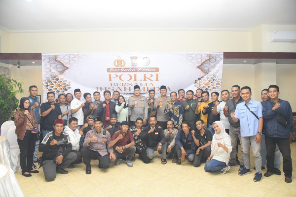 Bondowoso, Obor Rakyat – Ramadan bukan sekadar bulan menahan lapar dan dahaga, tetapi momentum penyucian jiwa, penguatan empati, serta peneguhan ukhuwah. Dalam semangat tersebut, Polres Bondowoso menggelar silaturahmi dan buka puasa bersama insan pers di Hotel Palm Bondowoso, Rabu (25/2/2026).