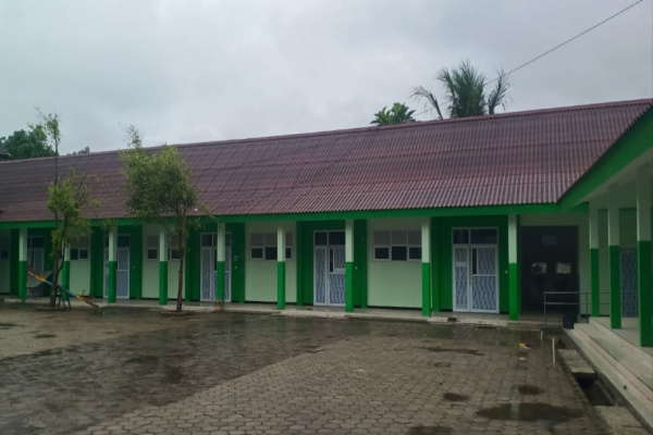 Bondowoso, Obor Rakyat — Program Hasil Terbaik Cepat (PHTC) yang dialokasikan untuk rehabilitasi dan renovasi gedung madrasah yang digulirkan Pemerintah Pusat melalui Kementerian Pekerjaan Umum dan Perumahan Rakyat (PU) berkolaborasi dengan Kementerian Agama Republik Indonesia (Kemenag) pada tahun anggaran 2024–2025 di Kabupaten Bondowoso menuai sorotan publik.