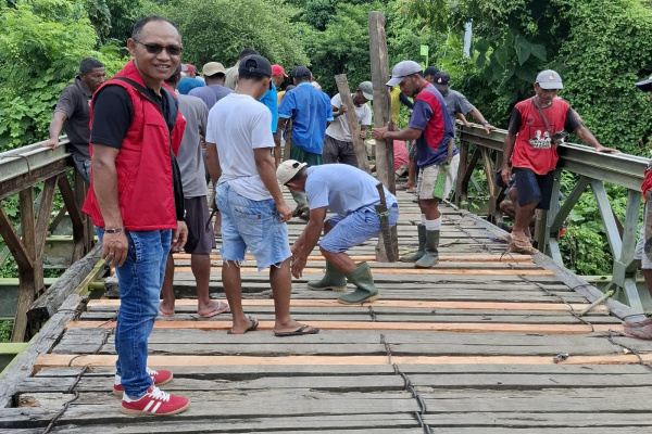 Manggarai, Obor Rakyat – Anggota DPRD dari Daerah Pemilihan (Dapil) Reok Barat, Reok, Cibal, dan Cibal Barat, Aven Mbejak, vcmemanfaatkan masa reses 27–28 Februari hingga 1 Maret 2026 untuk turun langsung menyerap aspirasi masyarakat di Kecamatan Reok Barat, Kabupaten Manggarai.