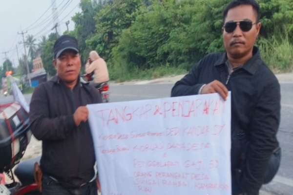 Kampar, Obor Rakyat – Dugaan penipuan dan penggelapan penghasilan tetap (siltap) atau honor perangkat Desa Sungai Rambai, Kecamatan Kampar Kiri, Kabupaten Kampar, Provinsi Riau, mencuat ke publik.