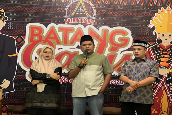 Jakarta, Obor Rakyat – Dalam suasana penuh keberkahan bulan suci Ramadan, Yayasan Alimbas Insan Cita di Cibubur, Kecamatan Ciracas, Jakarta Timur, menggelar kegiatan buka puasa bersama, tausiyah, dan salat tarawih berjamaah pada Sabtu (28/2/2026) di Batang Gadis Resto & Café.