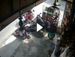 Diduga Lalai, Pemotor Asal Kertosono Tabrak Dua Warga di Jalan Ngasinan Gresik, Keluarga Tempuh Jalur Hukum
