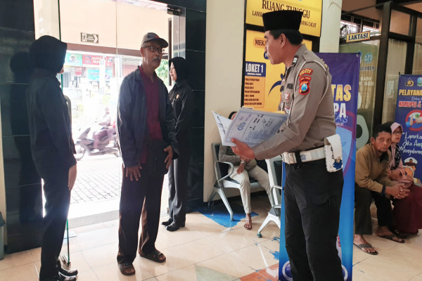 Jember, Obor Rakyat – Dalam rangka menyambut bulan suci Ramadhan 1447 Hijriah, Polres Jember menghadirkan inovasi pelayanan publik bertajuk Polantas Menyapa.
