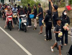 MAKI Jatim dan Ormas Jahanam Jember Bagikan 250 Paket Takjil di Jalan Pierre Tendean Sumbersari
