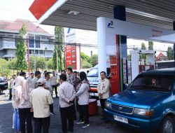 Pemkab Jember Pastikan Stok BBM Aman, Pj Sekda Akhmad Helmi Luqman Tinjau Empat SPBU
