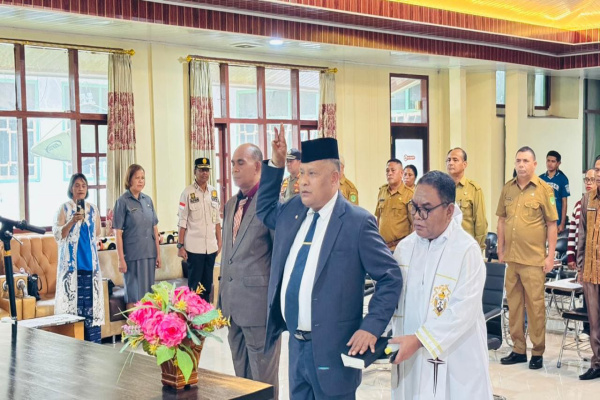 Ngada, Obor Rakyat – Bupati Ngada, Raymundus Bena, secara resmi melantik dan mengambil sumpah Johanes Capristrano Watu Ngebu sebagai Sekretaris Daerah (Sekda) Kabupaten Ngada, Nusa Tenggara Timur (NTT), Jumat (6/3/2026).