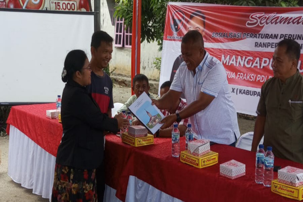 Simalungun, Obor Rakyak – Ketua Fraksi PDI Perjuangan DPRD Sumatera Utara, Mangapul Purba melakukan kegiatan sosialisasi mengenai kepedulian Pemerintah Provinsi (Pemprov) Sumatera Utara terhadap masyarakat di wilayah Kwala Muda.