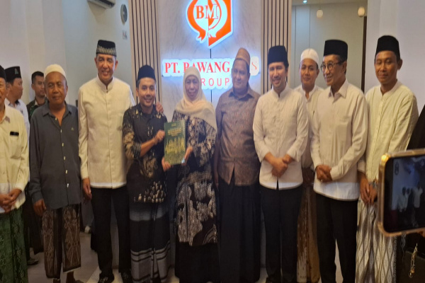 Situbondo, Obor Rakyat - Gubernur Jawa Timur, Khofifah Indar Parawansa menegaskan pemerintah provinsi (Pemprov) siap mengambil peran aktif dalam mendorong percepatan pembangunan kawasan Madura melalui skema kawasan ekonomi khusus berbasis komoditas tembakau.